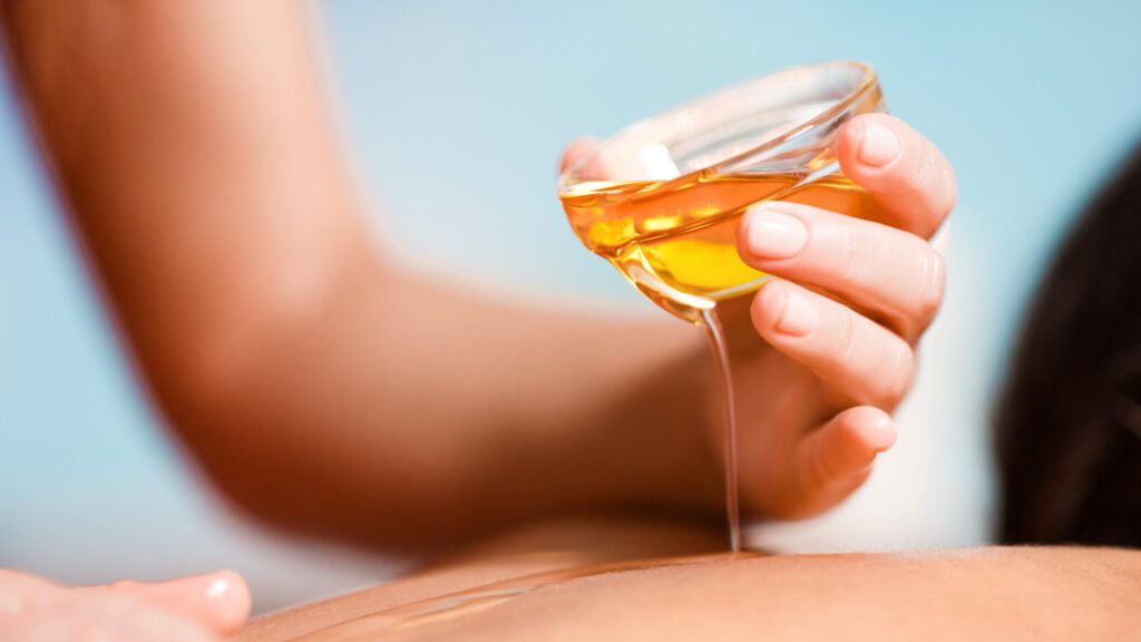 thai hot oil massage